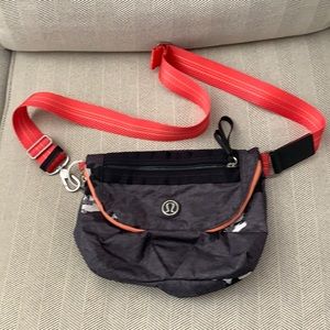 Lululemon Cross body/belt bag